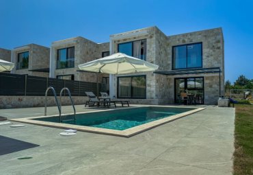 Vila complet mobilata si utilata de vanzare in Halkidiki – Gata de locuit, aproape de plaja